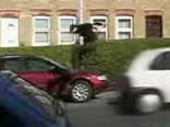 Salto di un'auto in corsa